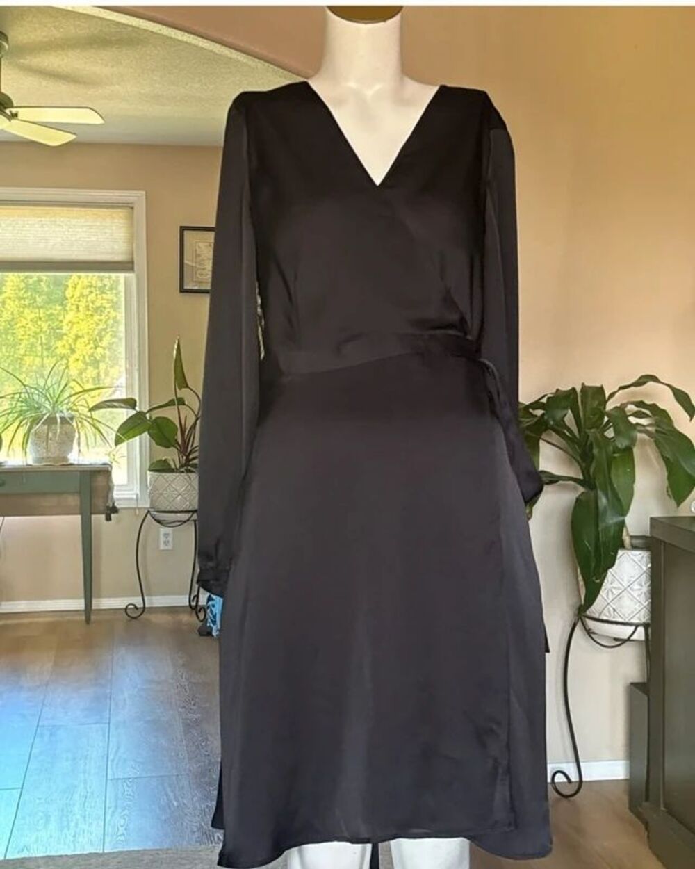 Amour Vert Black Satin V-Neck Wrap Dress Size M Medium MSRP $128